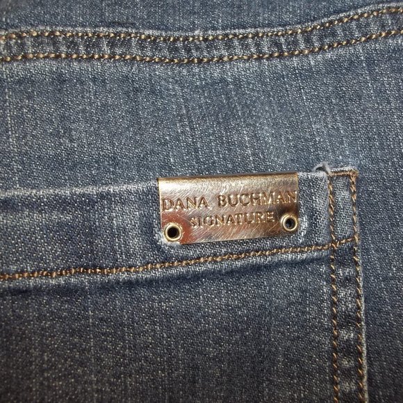 Dana Buchman Womens Denim Capris Cropped Jeans Size 10 Five Pockets Casual Blue - Picture 3 of 7